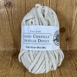 Loops Threads Cuddly Chenille Yarn 10.5 Oz 30‎ g Lot 20A Color 048 Creme Bulky 6